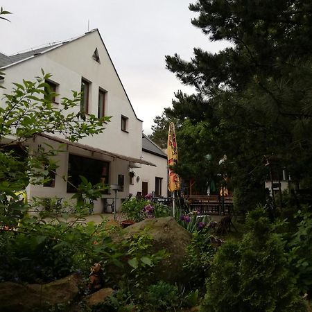 Hotel Kamenny Vrch Хомутов Екстериор снимка