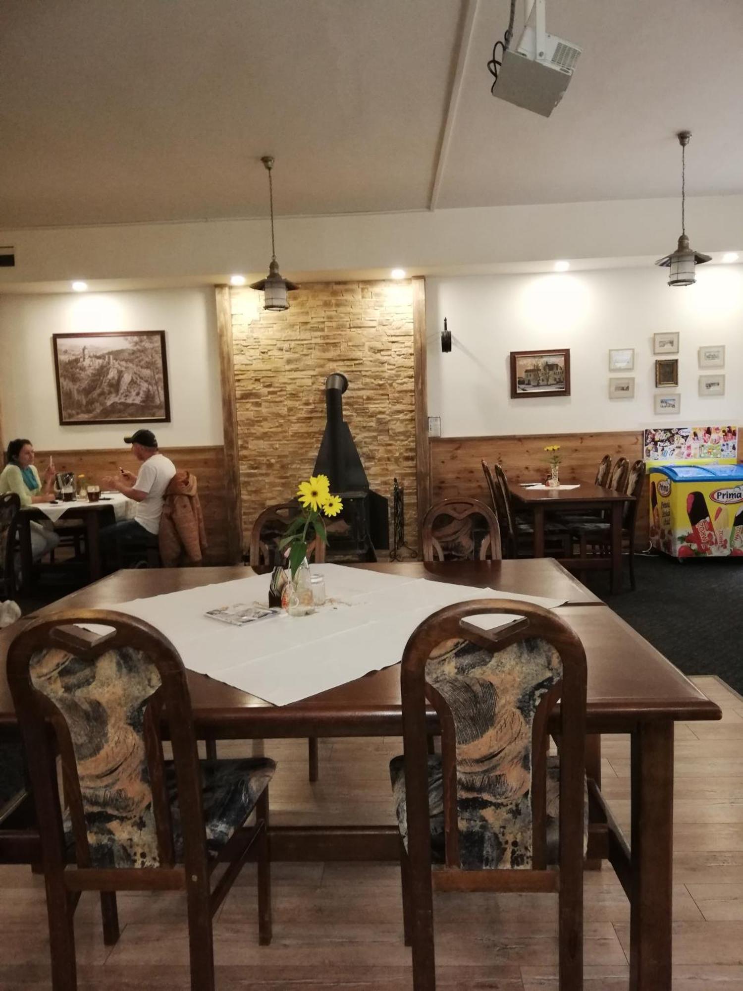 Hotel Kamenny Vrch Хомутов Екстериор снимка